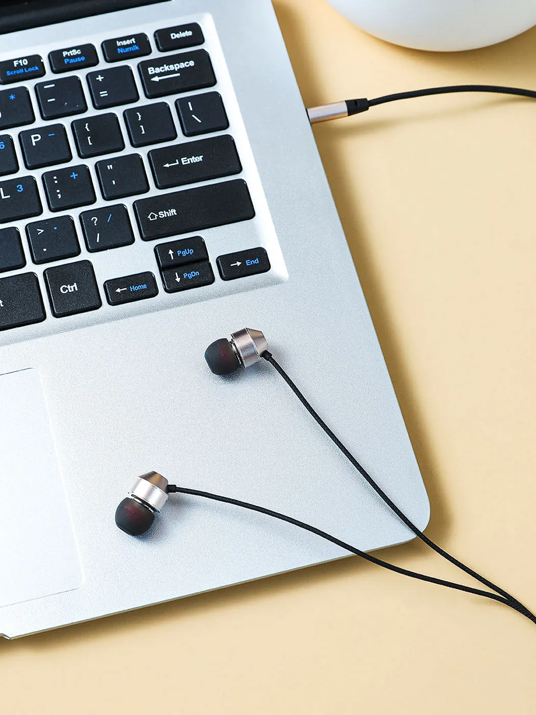 3.5mm In-Ear Earphones Model: Y771(Black & Golden)