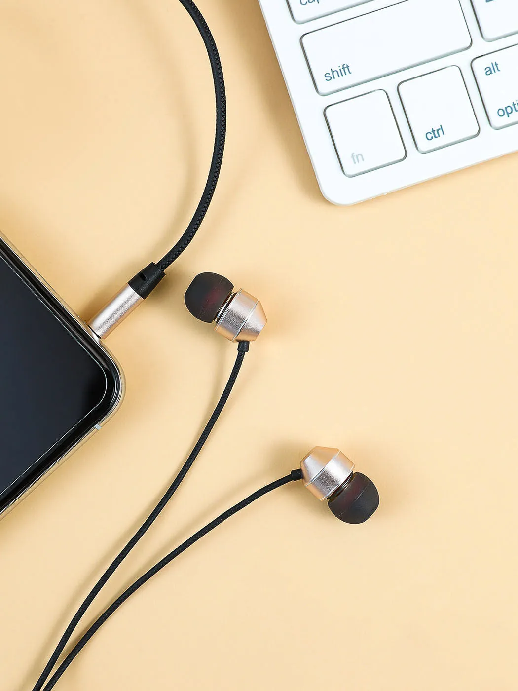 3.5mm In-Ear Earphones Model: Y771(Black & Golden)