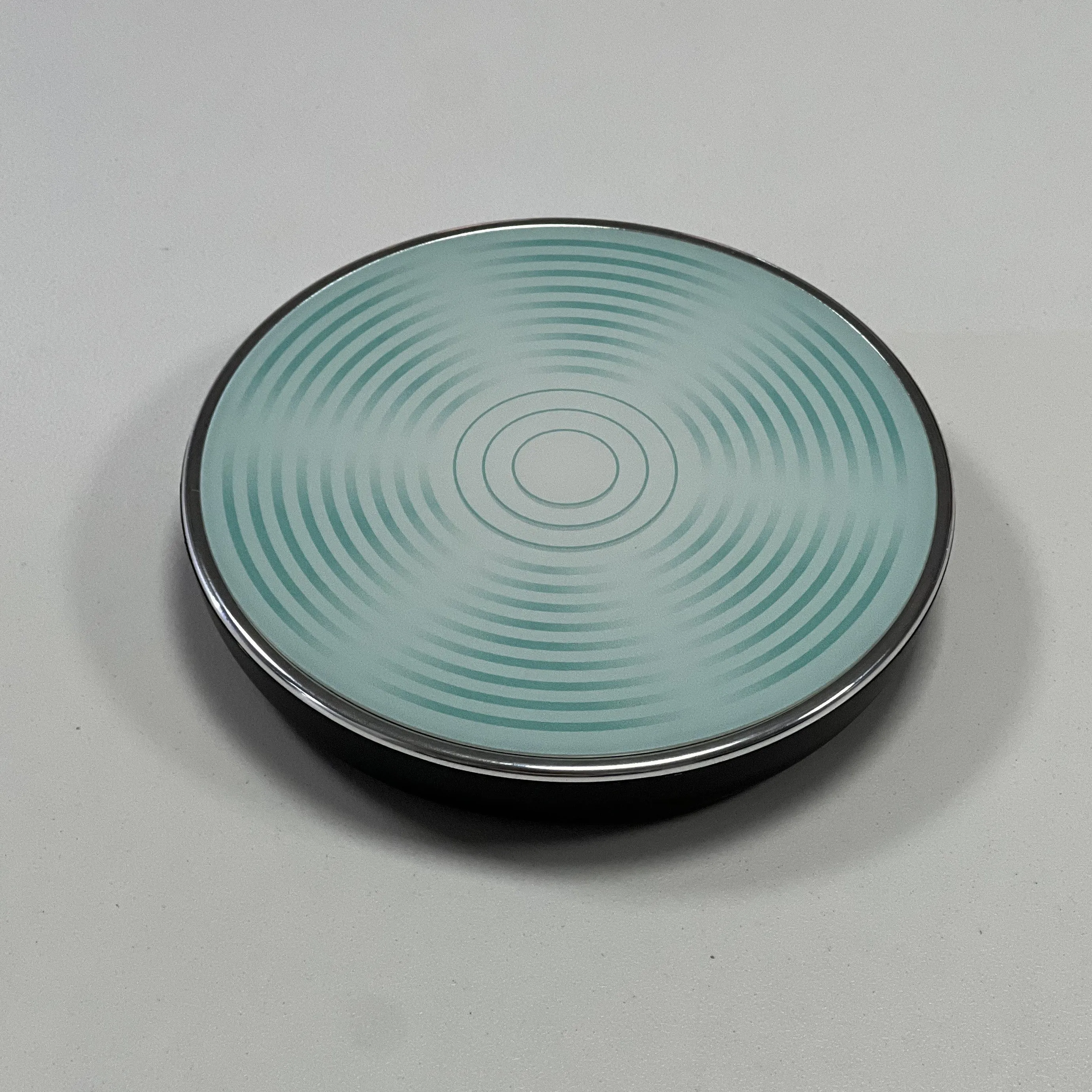 Star Trek Qi Wireless Charger With Illuminated Transporter Pad & Built-In Power bank